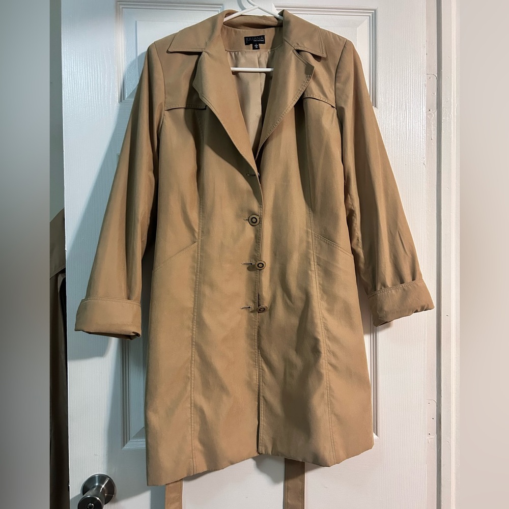 Elegant Tan Trench Coat for Women